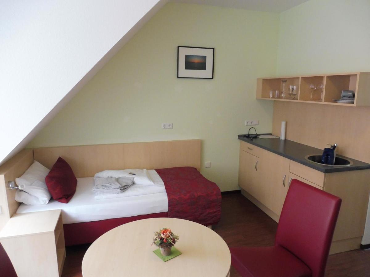 Hotel Gasthof Zum Engel - Gaestehaus Kunzelsau Bagian luar foto