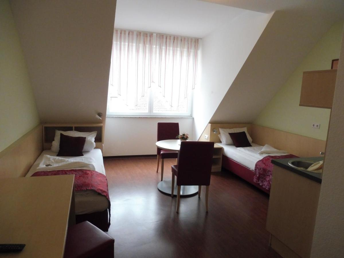 Hotel Gasthof Zum Engel - Gaestehaus Kunzelsau Bagian luar foto