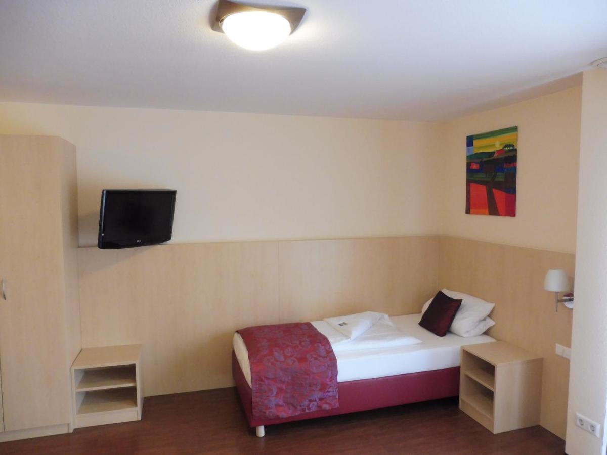 Hotel Gasthof Zum Engel - Gaestehaus Kunzelsau Bagian luar foto
